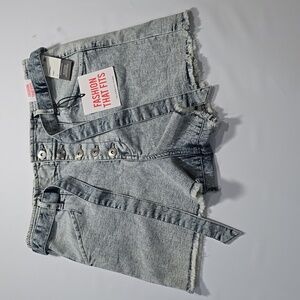 3/$15 Celebrity Pink– Women's Light Acid Wash Button Fly Y2K Stretch Shorts